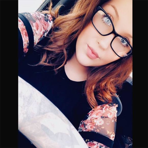 Meet your Posher, Kelcy! 💕 - Picture 3 of 8